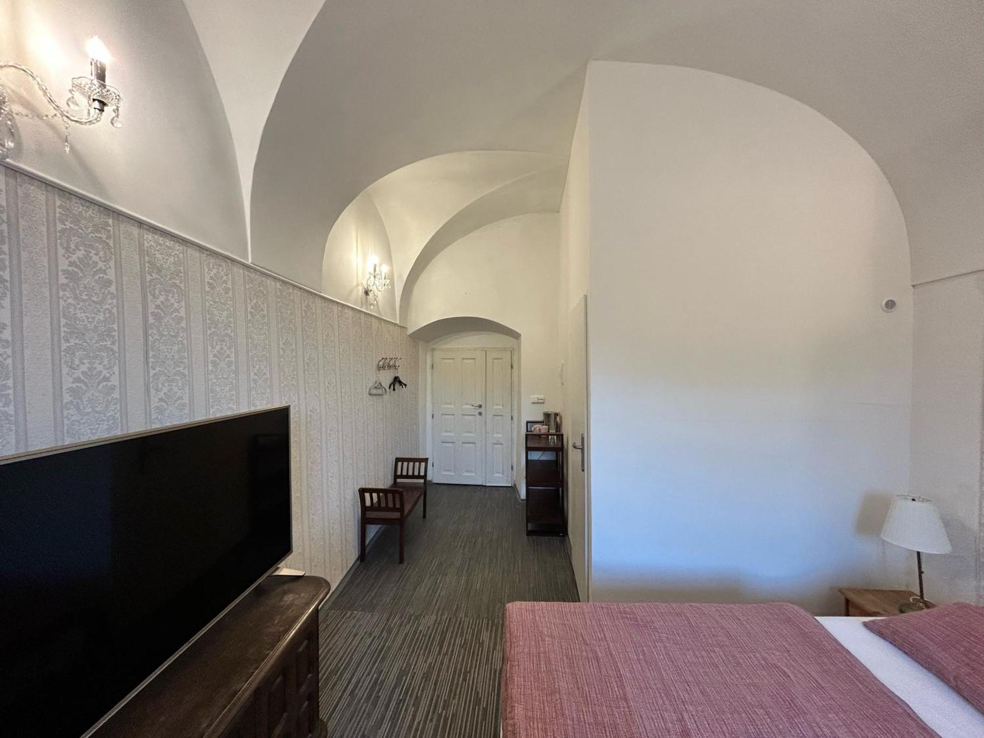 Apartamento Rezidence Napoleon Loket Exterior foto