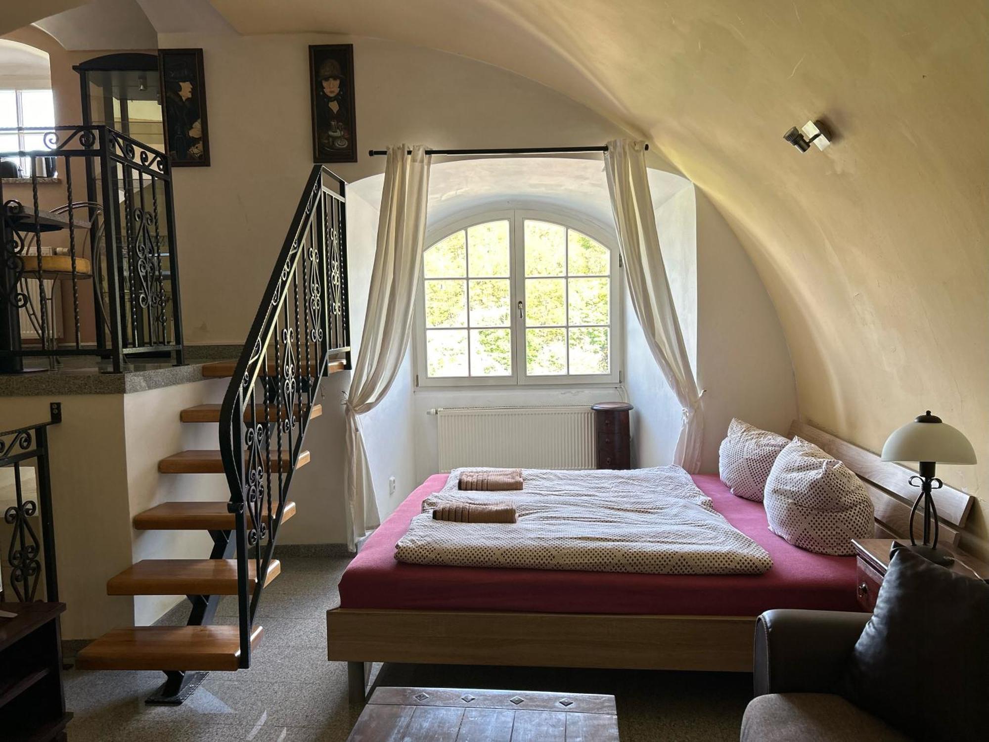 Apartamento Rezidence Napoleon Loket Exterior foto