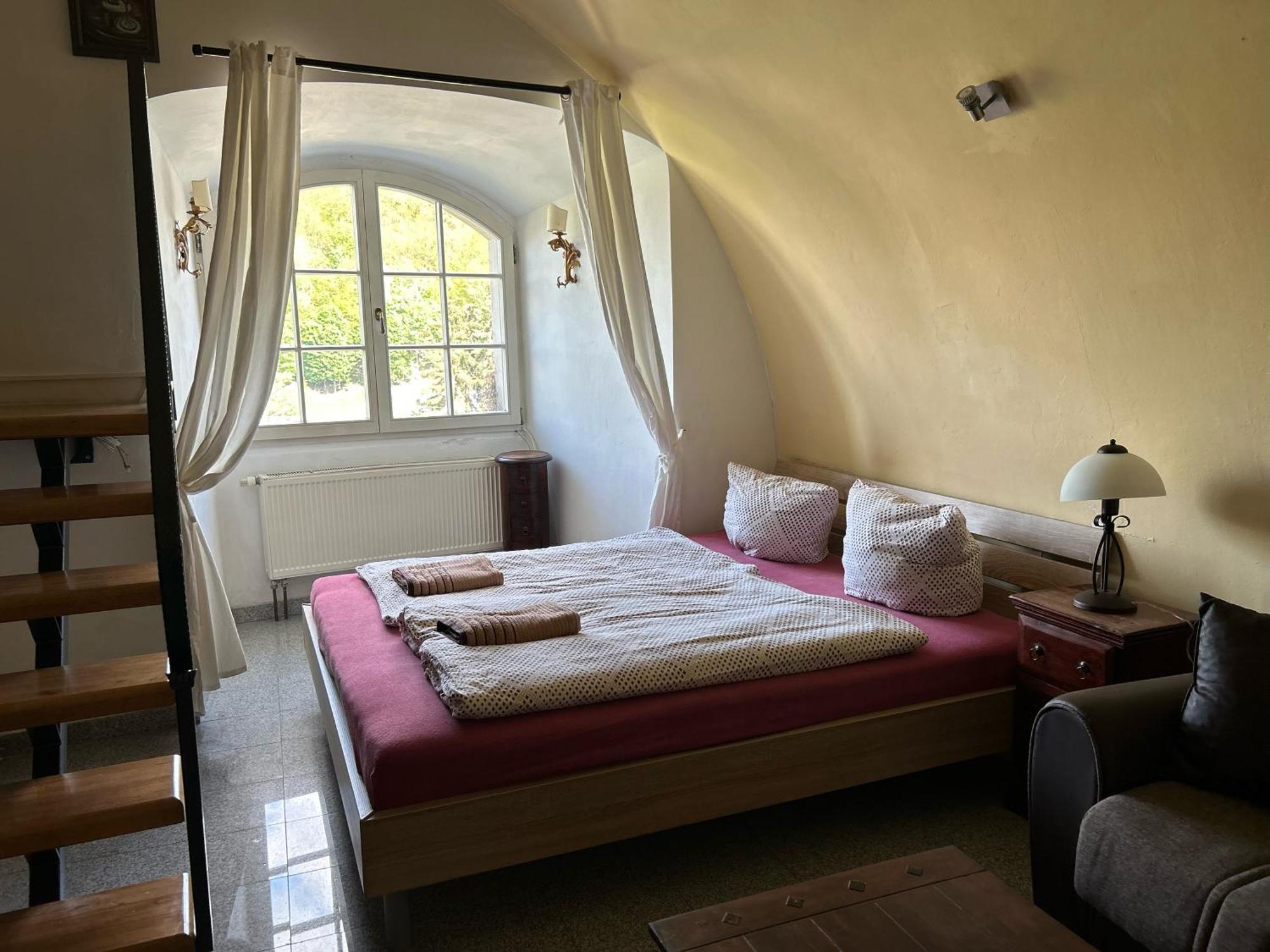 Apartamento Rezidence Napoleon Loket Exterior foto