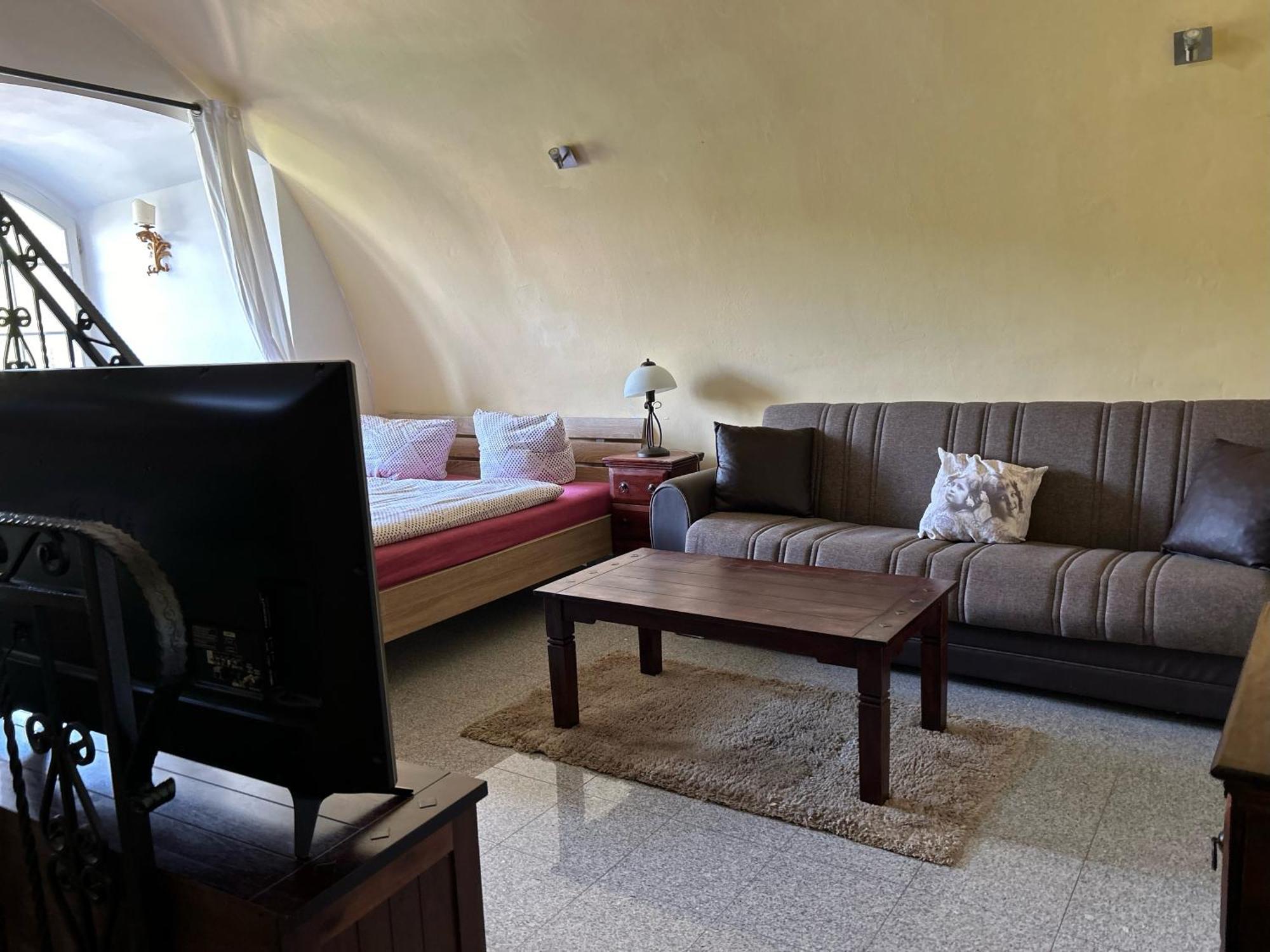 Apartamento Rezidence Napoleon Loket Exterior foto