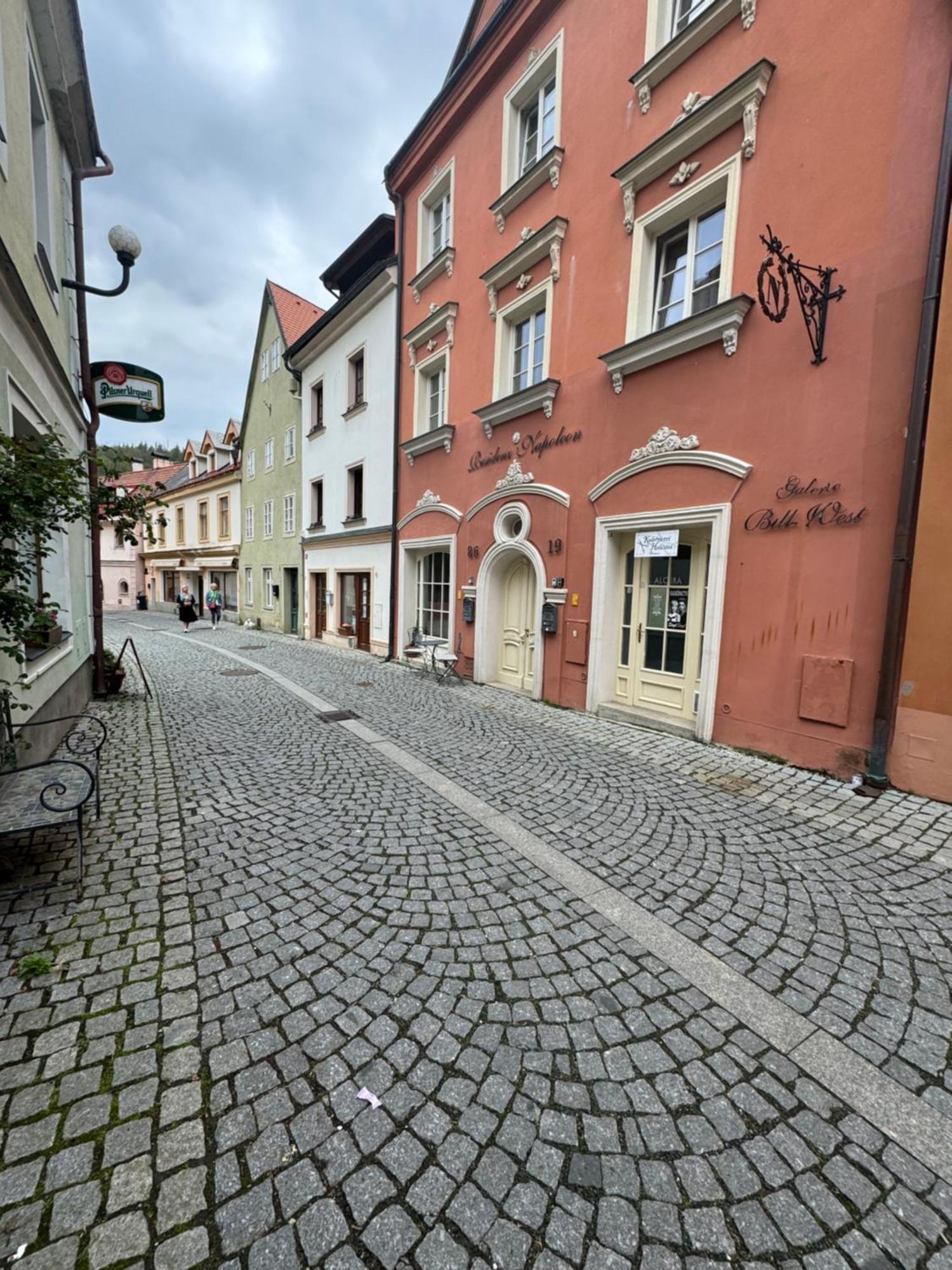 Apartamento Rezidence Napoleon Loket Exterior foto